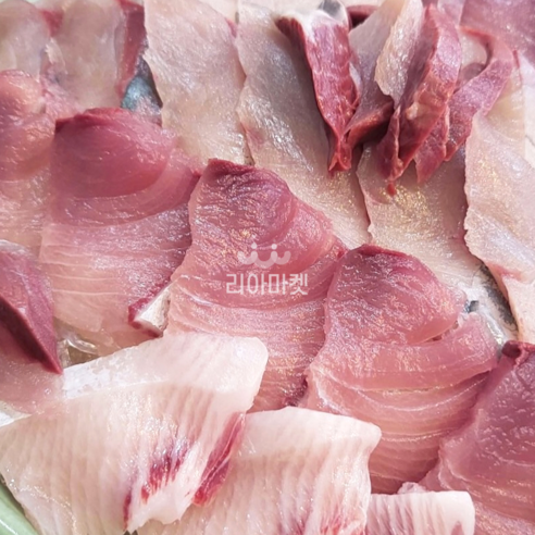 자연산 겨울 제철 활대방어, 고품질 손질 필렛과 초장세트 제공