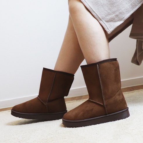 사일런트힐 여성 털부츠는 따뜻하고 스타일리시한 겨울 신발입니다.
