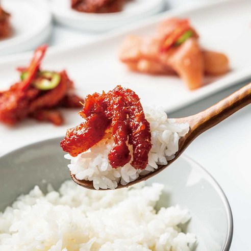 한국 젓갈의 풍부한 세계를 탐험하고 다양한 요리에 독특한 풍미와 질감을 더하세요.