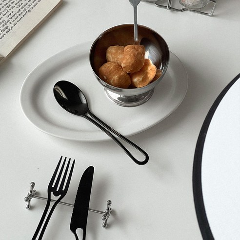 밤의 정취를 담은 비엔토 커트러리 세트로 일상을 특별하게