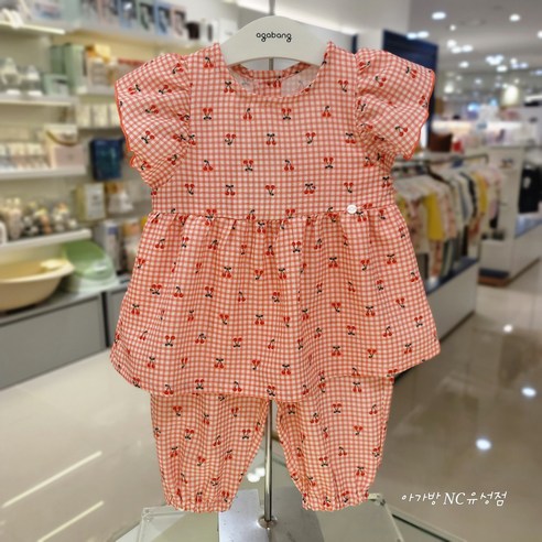 아가방 NC유성점: 시원한 냉감소재와 쨍한 컬러감의 여름 데일리룩! 아기들을 위한 티치데이 체리 상하복 돌아기 선물 아가방 NC유성점: 시원한 냉감소재와 쨍한 컬러감의 여름 데일리룩! 아기들을 위한 티치데이 체리 상하복 돌아기 선물