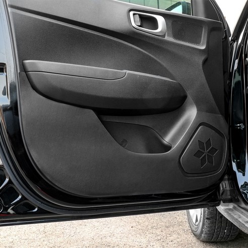 차량 문을 보호하고 세련된 액세서리로 사용할 수 있는 내구성 있고 세련된 도어커버