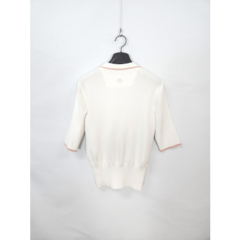 섬세한 아름다움으로 완성하는 필드 위 스타일, 페어라이어 여성 반팔 니트 티셔츠