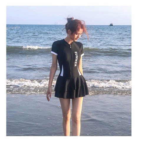 체형 걱정 없이 자신감을 더해주는 POMTOR 여성 반신 수영복