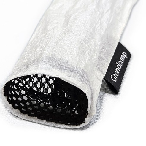 가벼움 너머의 견고함, 그랑캠프기어 다이니마 파우치.