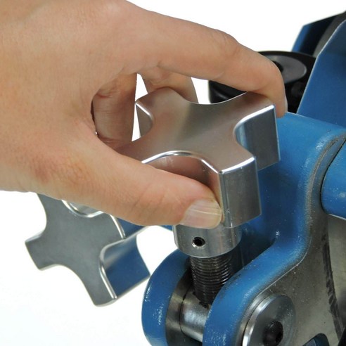 현실적인 투구 경험을 제공하는 혁신적인 소프트볼 피칭 머신