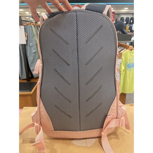 당일 산행에 이상적인 고성능 배낭으로 편안함, 내구성, 스타일을 완벽하게 조화시켰습니다.