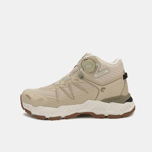 편안한 착화감을 제공하는 네파의 쿠셔닝 미드컷 등산화