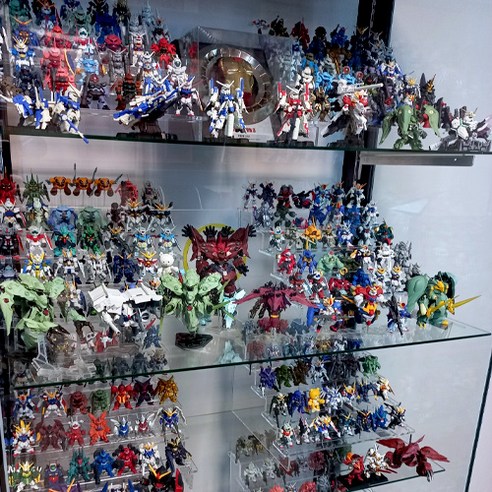 깔끔하고 세련된 전시를 위한 다목적 아크릴 계단식 진열대