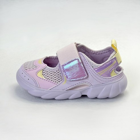 뉴발란스 키즈 프리들 샌들: 스타일과 편안함을 모두 갖춘 여름날 우리 아이 발의 자유!