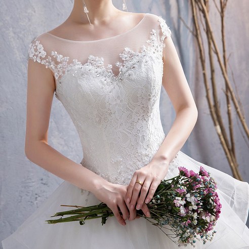티류으스 가을 겨울 웨딩 프렌치 빈티지 웨딩드레스 날씬해 보이는 화이트 키드레스는 우아함과 신비로움을 더해주는 고품질의 키드레스입니다.