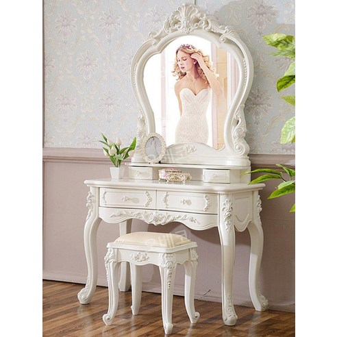 아름다움을 더하는 엔틱 화장대