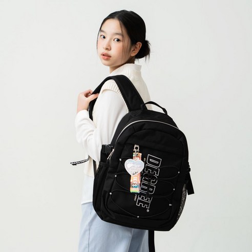 세련된 디자인과 실용성을 겸비한 데일리 백팩