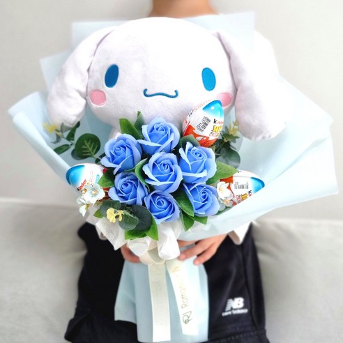 로맨틱앤의 대형 인형 꽃다발로 소중한 분께 진심을 전하세요.