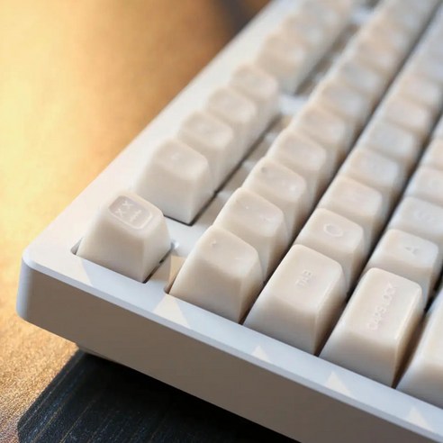 손끝으로 전해지는 아날로그 감성, 스마일준 백옥 도자기 키캡