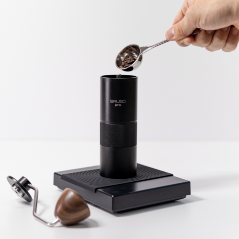 집이나 캠핑장에서 신선하게 분쇄한 향긋한 커피를 위한 최고의 선택