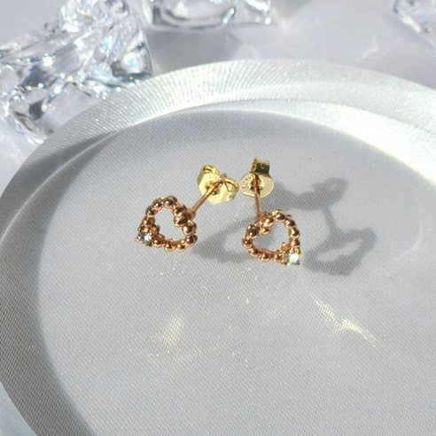 러브엘렌 하트 귀걸이: 우아함을 더하는 매혹적인 디자인