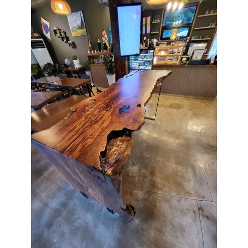 지속 가능성과 세련됨의 완벽한 조화: 지리산산청농장의 흑망고 대추나무 우드슬랩 테이블