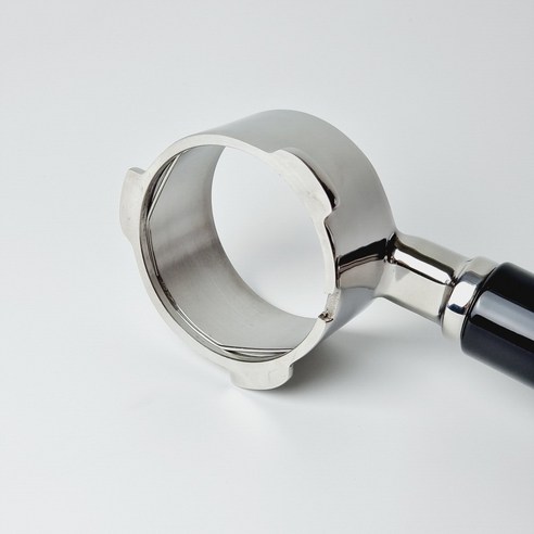 에스프레소 추출 극대화를 위한 오르테 51mm 바텀리스 포터필터