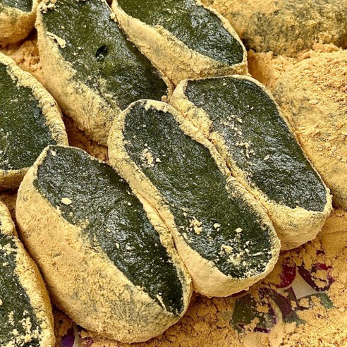 향긋한 쑥 내음 가득, 명가삼대떡집 쑥 떡으로 즐기는 특별한 순간 쑥인절미