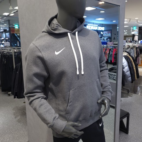 부드러운 소재와 기모 안감으로 겨울에도 보온성을 제공하는 나이키 NIKE 파크 20 스우시 후드 티셔츠