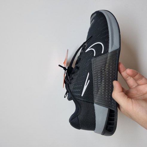 발목 삐끗, 무릎 시큰? 헬스 초보 탈출을 도와줄 든든한 운동 파트너 메트콘9