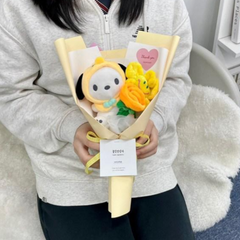 [오케이나우ㅣ강추] 산리오 프렌즈의 귀여움이 가득한 꽃다발 같은 키링 인형 가방고리 [OKNOWㅣ추천상품]