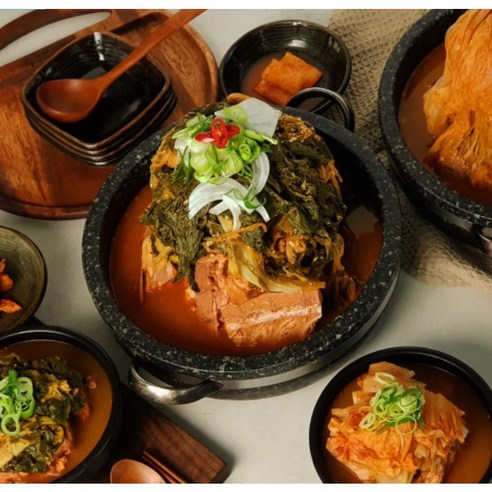 부드럽고 담백한 맛의 박준기감자탕 한돈1+등급 우거지감자탕