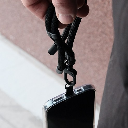 귀중한 핸드폰을 소매치기로부터 안전하게 보호하는 필수적인 유럽 여행용 액세서리