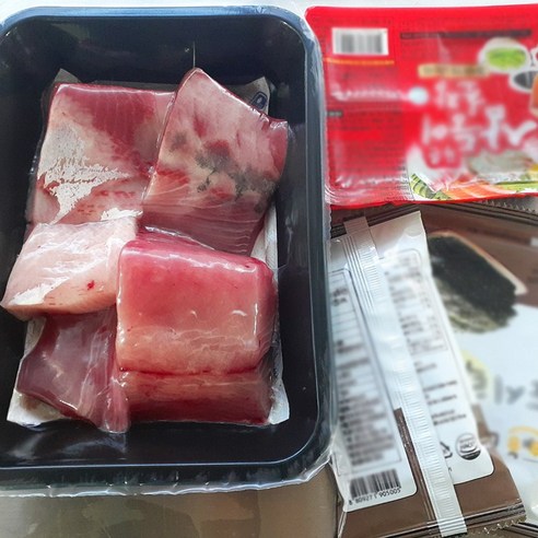 반값 대방어회 풀세트로 집에서 해산물 향연을 즐기세요.