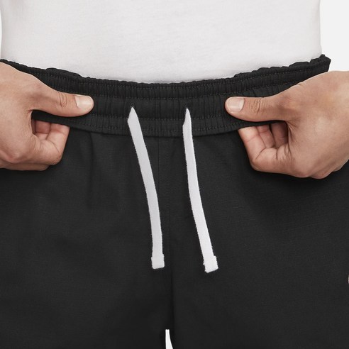 세련된 편안함을 추구하는 남성을 위한 필수 아이템: 나이키 클럽 카고 팬츠