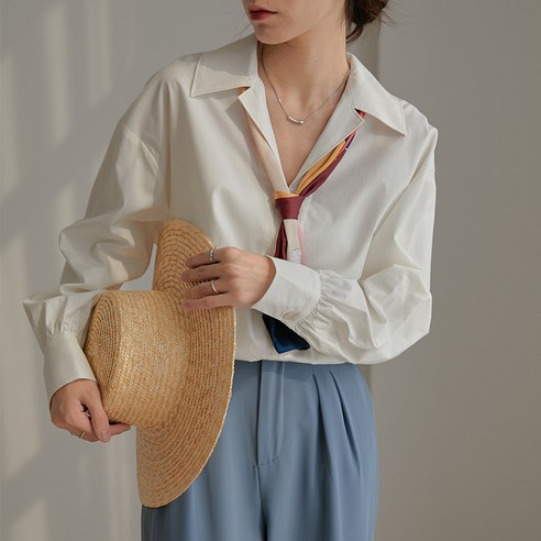 KORELAN 호롱소매 화이트 긴팔셔츠 여춘추신상 홍콩풍 루즈핏 후들후들한 느낌의 셔츠