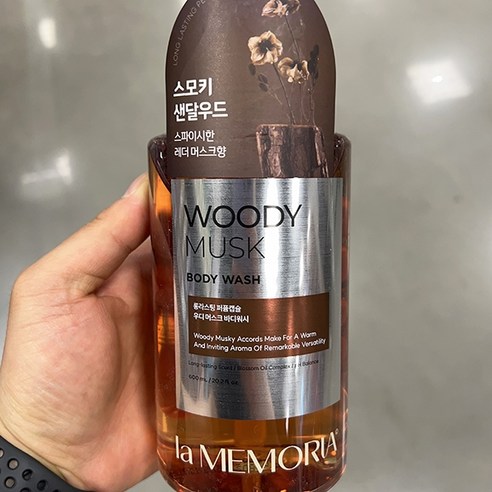 애경 라 메모리아 우디 머스크 퍼퓸 바디워시, 600ml, 1개