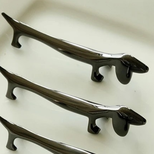 크리스마스 분위기와 실용성을 모두 갖춘 사랑스러운 강아지 수저 받침 세트