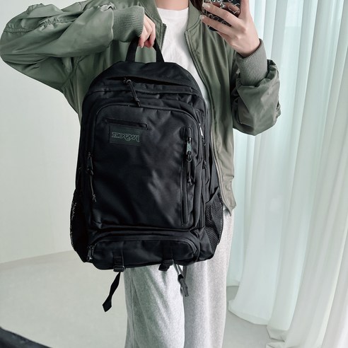 시간을 초월하는 스타일과 실용성을 겸비한 잔스포츠 엔보이 백팩