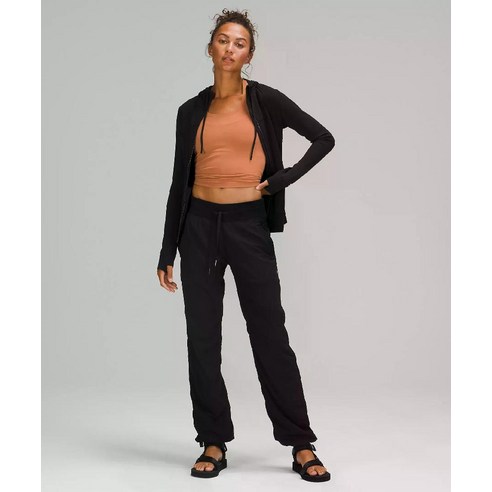 스타일과 기능성을 모두 갖춘 룰루레몬 후디드 디파인 자켓 블랙으로 완벽한 데일리룩을 완성하세요.