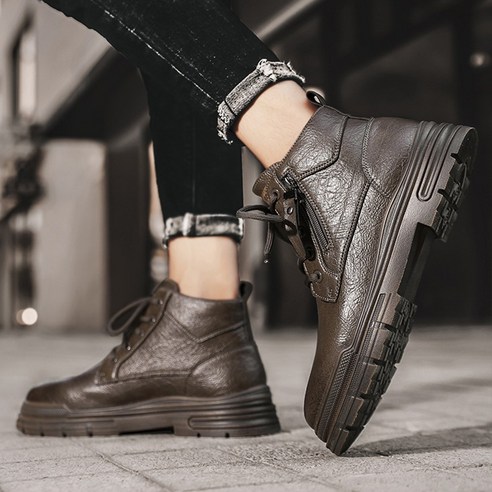 코리아나 남자 워커 신발은 인기있는 제품으로, 웰트화로 캐주얼한 분위기를 연출할 수 있으며, 할인가격과 브라운계열의 색상이 매력적입니다.