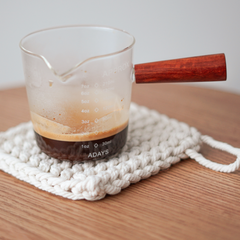 우드 핸들로 우아함을 더한 고품질 에스프레소 샷잔