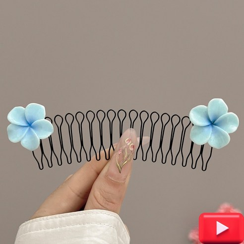 "아침마다 5분 더 꿀잠! 똥손도 금손 만드는 마법, 프라홈 플루메리아 헤어핀 써보니" 스프링머리핀