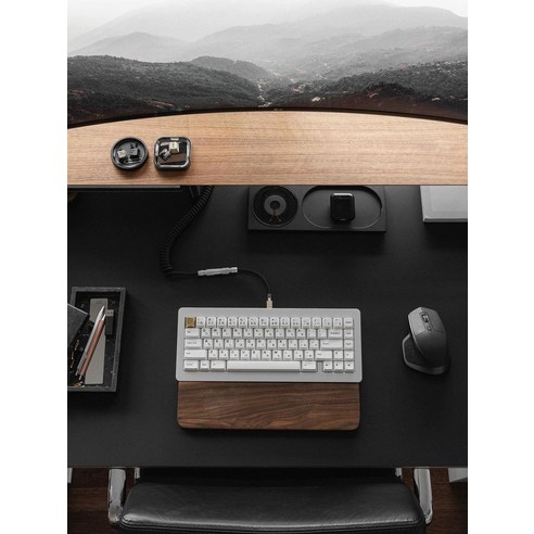 좁은 책상, 이제 넓게 쓰세요! 데스크 모니터 선반으로 공간 활용과 데스크테리어 효과까지 한 번에!