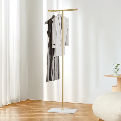 고급스러운 인테리어를 완성하는 뷔이위이 스탠드 옷걸이