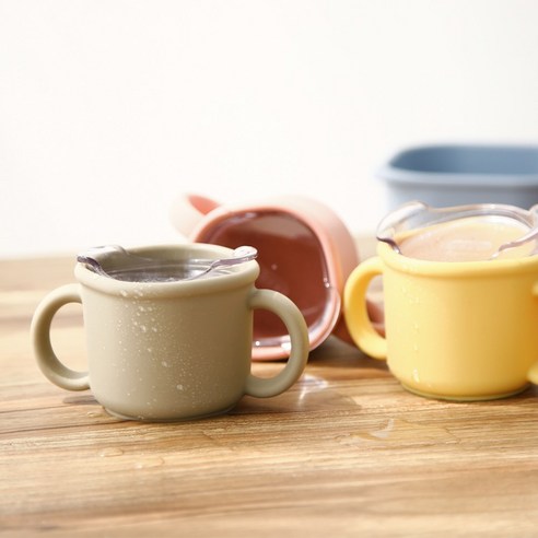 아기에게 안전하고 편리하며 내구성 뛰어난 최고의 트레이닝 컵