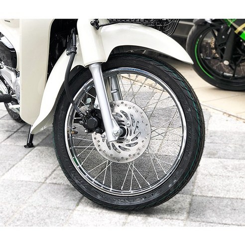 슈퍼커브, 순정 스포크 휠로 클래식 감성을 완성하다.