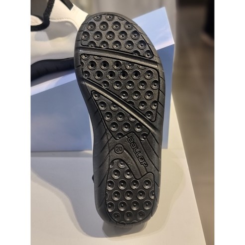 아이들의 안전과 편안함을 책임지는 완벽한 여름 물놀이 필수템