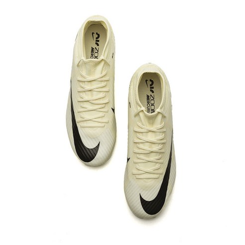 필드를 지배하는 날렵한 발걸음, 나이키 줌 수퍼 플라이 9 아카데미 AG 축구화