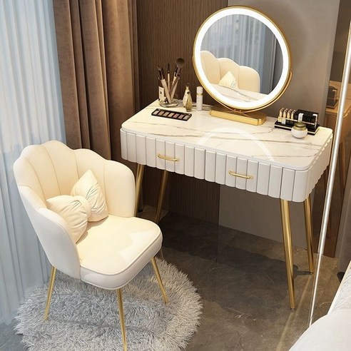 좁은 방도 로망 실현 공주화장대로 완성