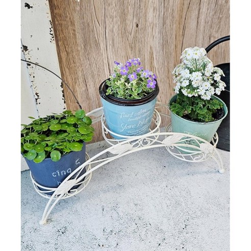 좁은 베란다를 화사하고 아늑한 나만의 정원으로