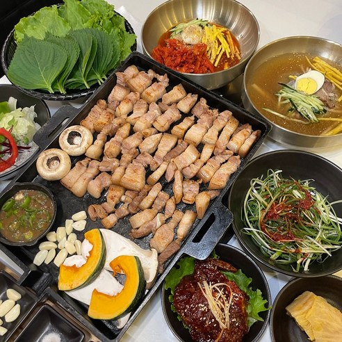전통 무쇠의 깊은 풍미, 청주금속주물 사각 고기불판으로 완성하세요