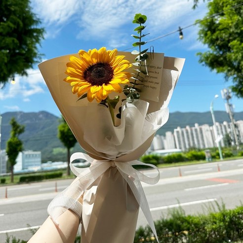 기념일을 위한 특별한 해바라기 생화 꽃다발