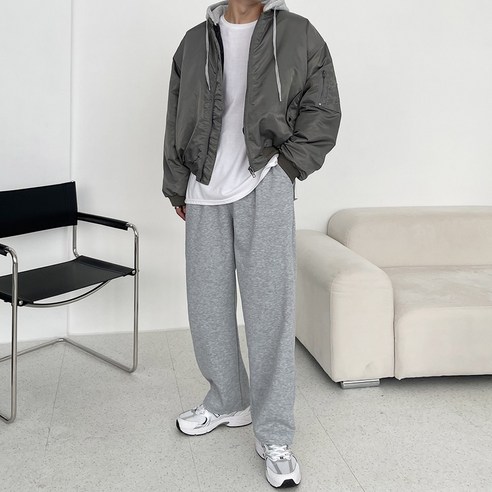 어둑 [1+1] [당일출고] 기모바지 밴딩 롱 세미와이드 팬츠 (3color)는 겨울용 기모바지로 따뜻한 착용감과 스타일리시한 디자인이 특징입니다.